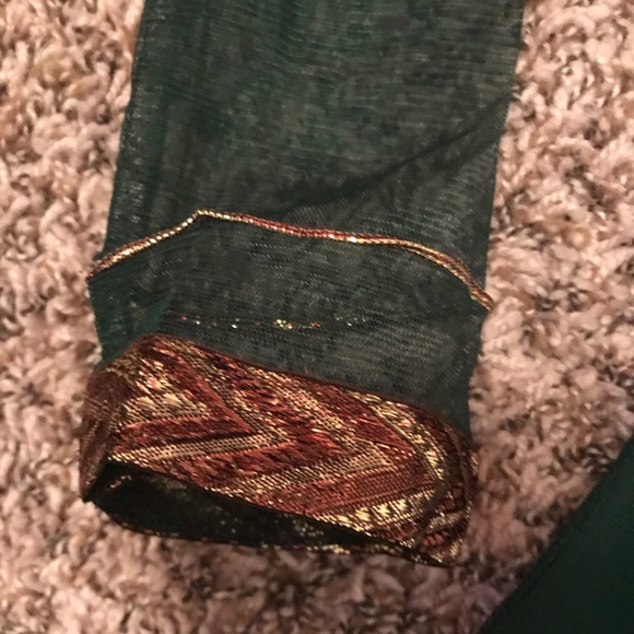 Pretty little girl Indian outfit - Picture 4 of 8